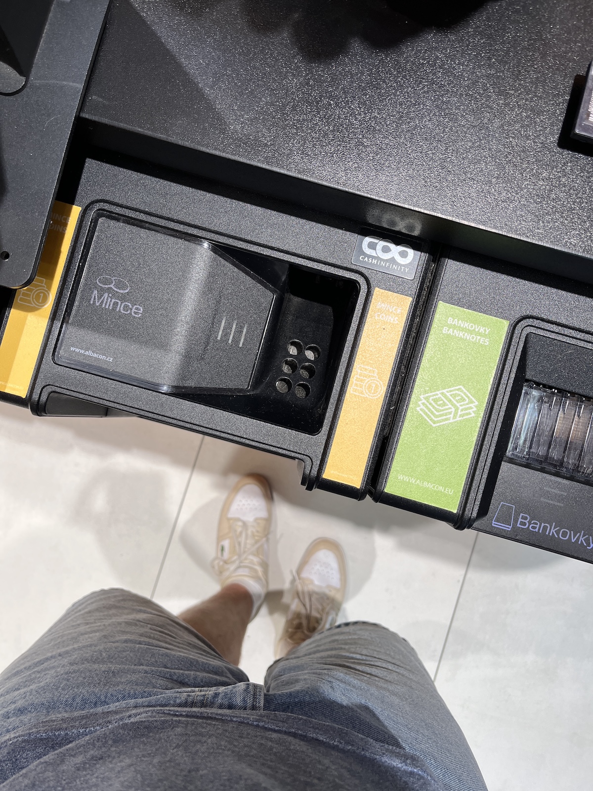 Pitstop cash machine